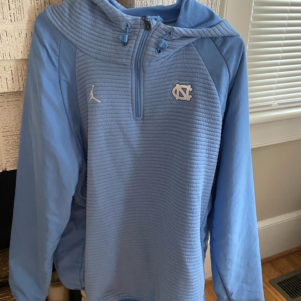 UNC performance hoodie (large)
